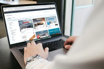 パンフレットとWebサイトの「世界観」をつなぐ4つのコツ